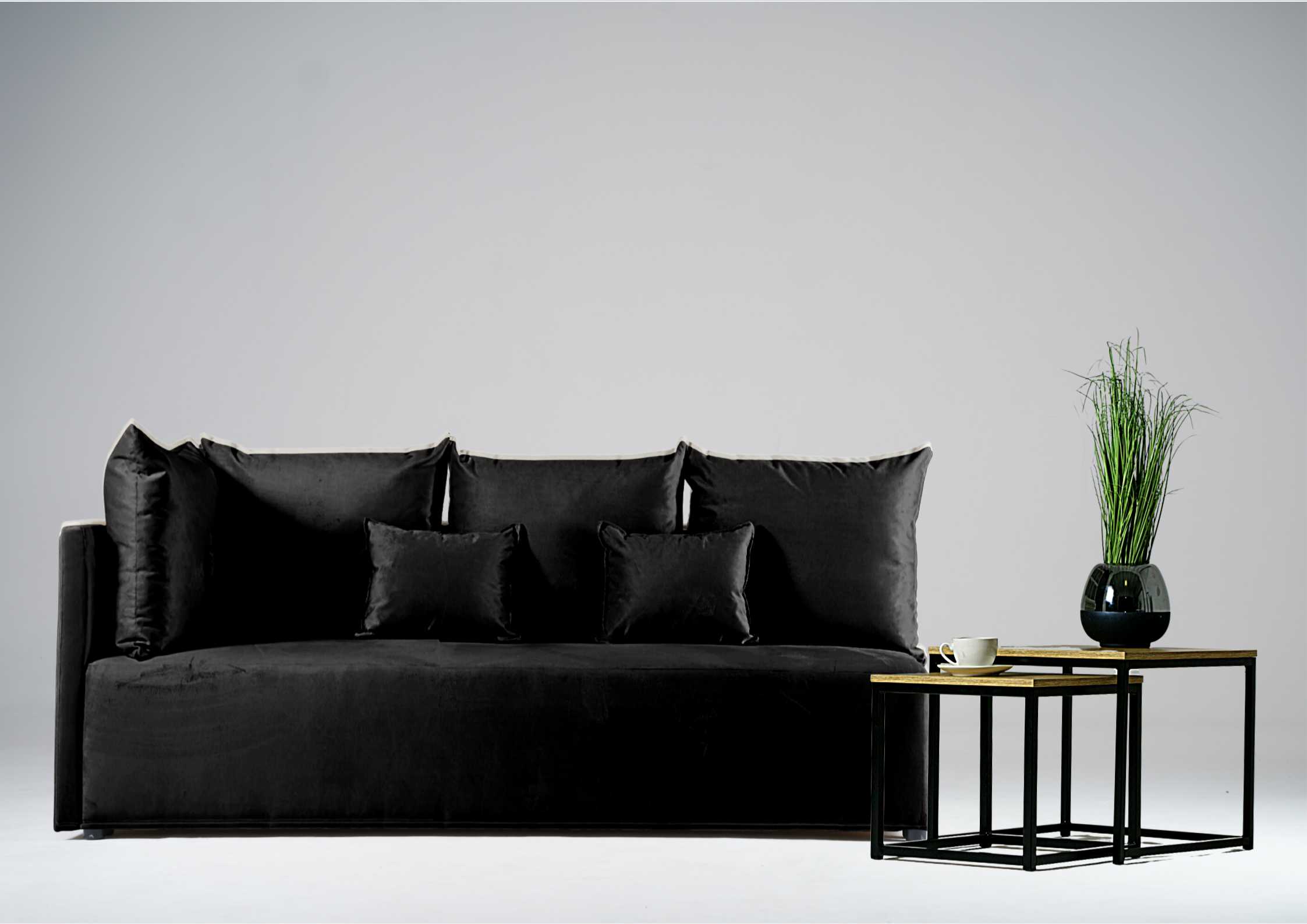 Czarna sofa do salonu